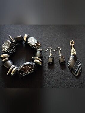 White, Black Onyx & Silver Chunky Jewelry Set.